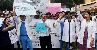 जूनियर डॉक्टरों के साथ बुलाई आपात बैठक