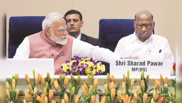 पवार-मोदी की दिल्ली वाली तस्वीर के बाद अब फडणवीस के फैन हुए संजय राउत, जयंत पाटिल की मुलाकात भी चर्चा में |