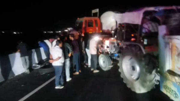 MP News: धार में बड़ा सड़क हादसा, बदनावर-उज्जैन फोरलेन पर LPG टैंकर की टक्कर में 7 लोगों की मौत