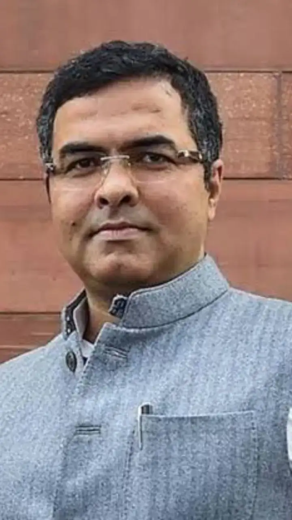 Delhi: ‘हम उनके अधूरे कार्यों को पूरा करेंगे…’, पूर्व मुख्यमंत्री साहिब सिंह वर्मा की जयंती पर मंत्री प्रवेश वर्मा का बयान