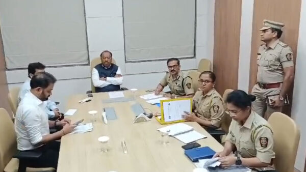 नागपुर हिंसा: पालकमंत्री चंद्रशेखर बावनकुले और पुलिस कमिश्नर रविंद्र सिंघल की उच्च स्तरीय बैठक, कलेक्टर भी रहे मौजूद