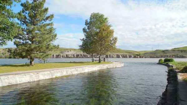 दुनिया की सबसे छोटी नदी, पलक झपकते ही हो जाएगी पार, जानें इसकी लंबाई!