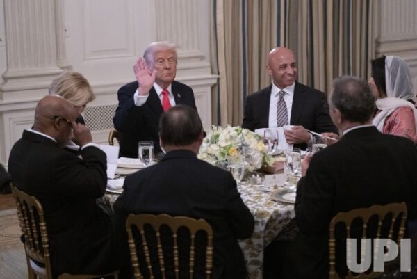 “Trump Iftar Party: व्हाइट हाउस में ट्रंप की इफ्तार पार्टी पर मचा बवाल, गेस्ट लिस्ट देखकर भड़के अमेरिकी मुस्लिम”