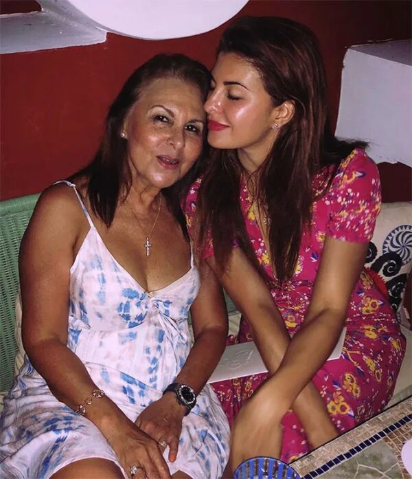 Jacqueline Fernandez की मां का स्ट्रोक से निधन, ICU में भर्ती थीं किम