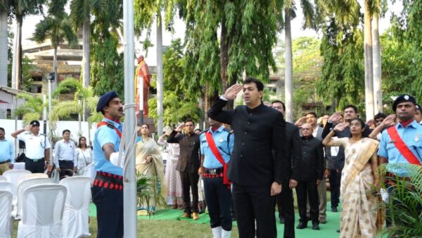 नागपुर: महाराष्ट्र दिवस पर मनपा मुख्यालय में ध्वजारोहण, आयुक्त डॉ. अभिजीत चौधरी ने दिया संबोधन