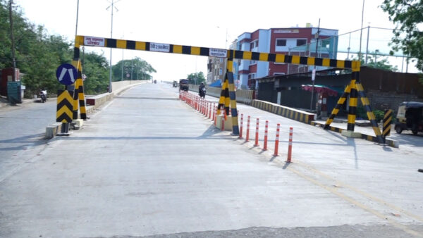 180 करोड़ की लागत से बना ब्रिज नागरिकों के लिए बना मुसीबत, विधायक खोपड़े ने अधिकारियों पर कार्रवाई की उठाई मांग