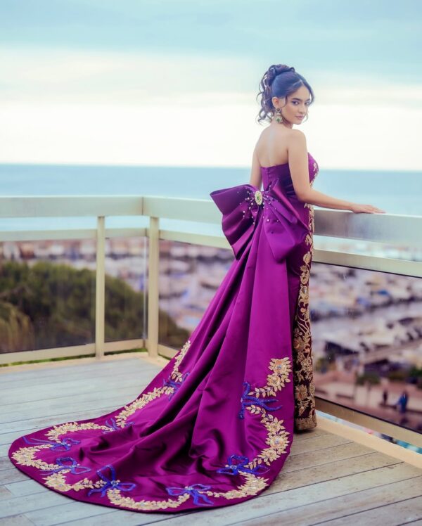 Cannes 2025: 22 साल की Anushka Sen का रेड कारपेट डेब्यू, 611 घंटे में बने खूबसूरत गाउन ने लूटी महफिल