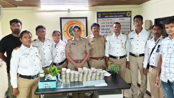 नागपुर: हाईवे पुलिस को बड़ी सफलता, कार से बरामद किए 60 लाख रुपये नकद