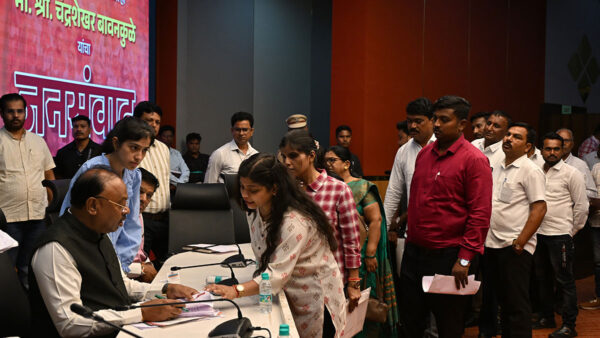 नागरिकों की समस्याओं का त्वरित समाधान सुनिश्चित करे प्रशासन: पालकमंत्री चंद्रशेखर बावनकुले