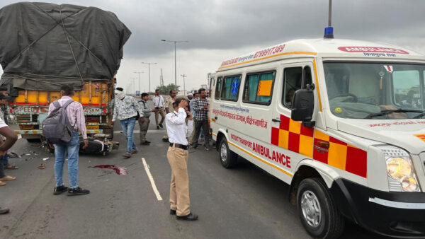 भंडारा: लखनी फ्लाईओवर पर ट्रक और मोटरसाइकिल की टक्कर, दो लोग गंभीर रूप से घायल