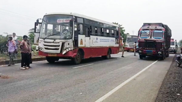 भंडारा: बस ने ट्रैक्टर को मारी टक्कर, चालक की मौके पर मौत