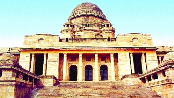 “अब ‘I Love You’ बोलना अश्लीलता नहीं: बॉम्बे हाईकोर्ट की नागपुर खंडपीठ का अहम फैसला”