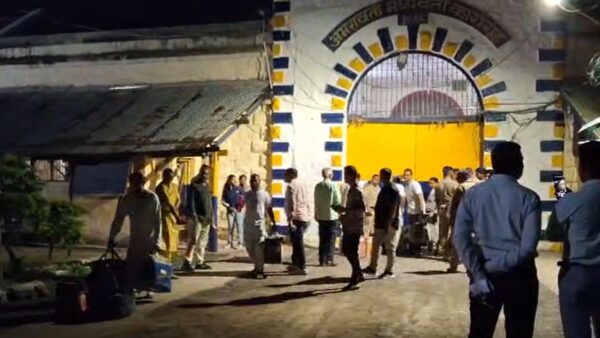 मुंबई सीरियल ब्लास्ट: 19 साल बाद बेकसूर साबित हुए 4 आरोपी, अमरावती जेल से रिहा