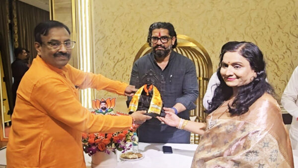 चंद्रौर: PWD मंत्री शिवेंद्रराजे भोसले की सुधीर मुनगंटीवार से मुलाकात, बोले– वह सिर्फ विधायक नहीं, हमारे मार्गदर्शक हैं