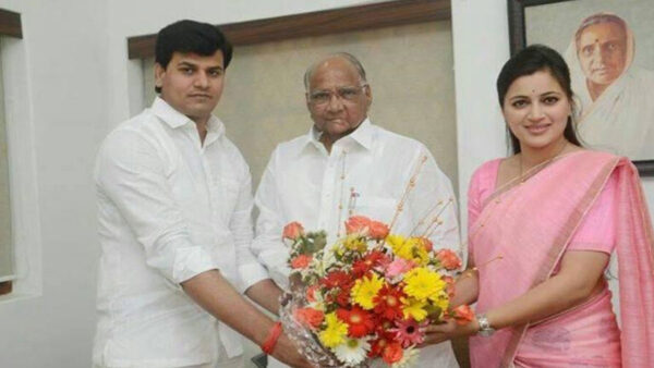 “नवनीत राणा का शरद पवार पर हमला, पूछा- लोकसभा में महाविकास अघाड़ी के उम्मीदवारों की जीत पर क्यों नहीं उठे सवाल?”