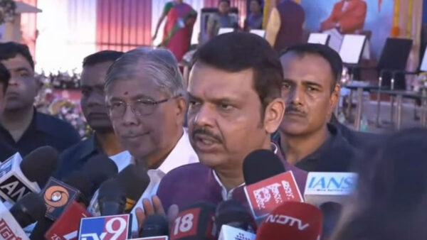 एटीएस के पूर्व अधिकारी महबूब खान का बड़ा खुलासा: संघ प्रमुख की गिरफ्तारी का था दबाव, फडणवीस ने कांग्रेस पर बोला हमला