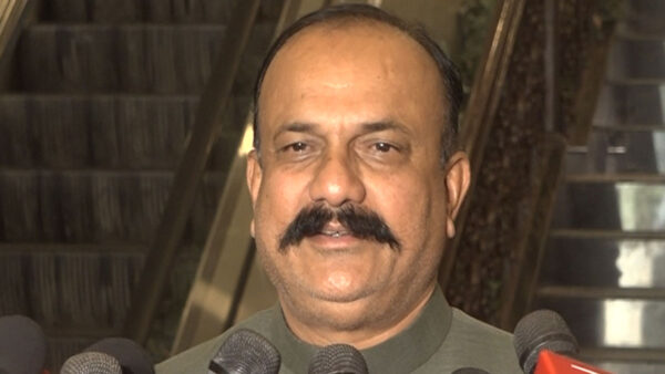 “महायुति में बढ़ते विवाद पर सपा का हमला, कहा- ‘सत्ता के लिए साथ आए, विचार नहीं मिलते'”