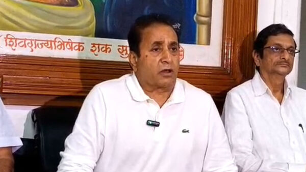 पूर्व गृह मंत्री अनिल देशमुख ने राज्य सरकार की आलोचना करते हुए वोट चोरी का लगाया गंभीर आरोप