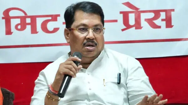 पुणे भूमि विवाद: विजय वडेट्टीवार का बड़ा आरोप—‘पार्थ पवार ने किया 300 करोड़ का घोटाला, ED-CBI हैं कहाँ?’