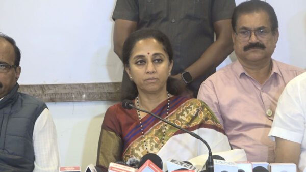 मंत्रियों के धमकी भरे बयानों पर सुप्रिया सुले का हमला—कहा, चुनाव आयोग मूंदी आंखों से देख रहा, लोकतंत्र के लिए खतरनाक