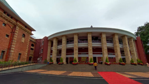 विधानमंडल सचिवालय आज से नागपुर में शिफ्ट, शीतकालीन सत्र की तैयारियाँ निर्णायक चरण में; 500 से अधिक अधिकारी-कर्मचारी पहुँचे, 3 दिसंबर तक सभी विभाग होंगे तैयार