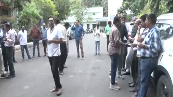 “नागपुर: ठेकेदारों का आंदोलन समाप्त, सचिव संजय दशपुते ने बकाया भुगतान का दिया आश्वासन”