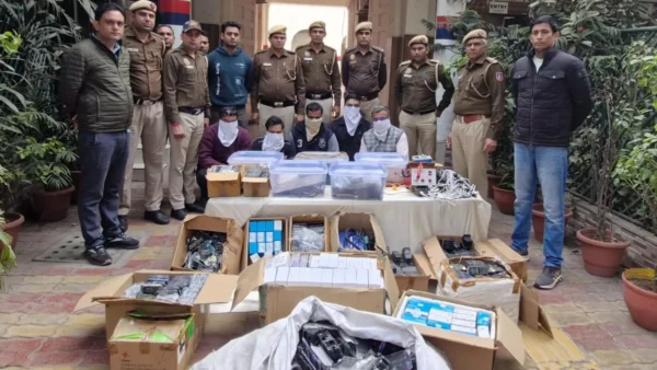 दिल्ली के करोल बाग में नकली मोबाइल फैक्ट्री का भंडाफोड़, पुलिस ने 5 आरोपियों को गिरफ्तार