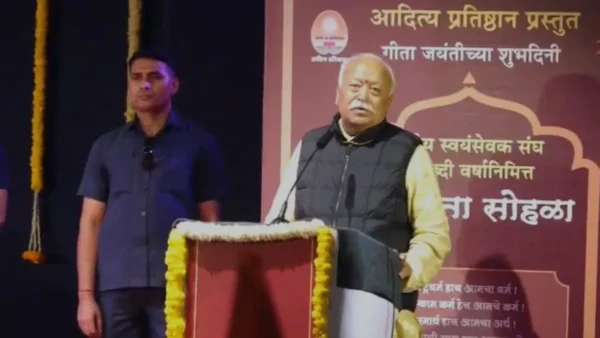 “RSS चीफ मोहन भागवत ने पीएम मोदी की की तारीफ, कहा- ‘भारत के प्रधानमंत्री जब बोलते हैं तो दुनिया ध्यान से सुनती है'”