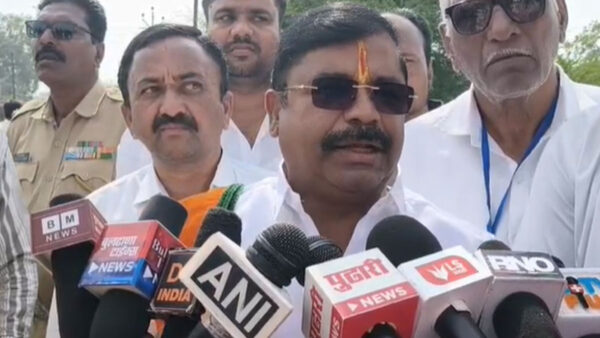 “बुलढाणा में बोगस वोटिंग का आरोप, विधायक बेटे ने बोगस वोटर को भगाने में की मदद, भाजपा जिला अध्यक्ष ने लगाया आरोप”